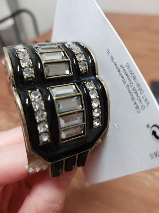 Pulseira C&A preta e dourada com brilhantes