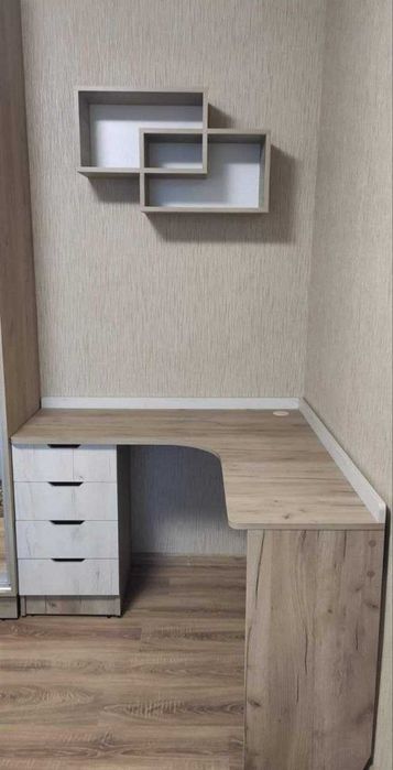 Угловий стіл із тумбою