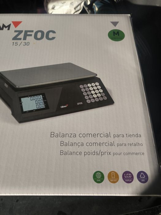 Vendo balança nova na caixa
