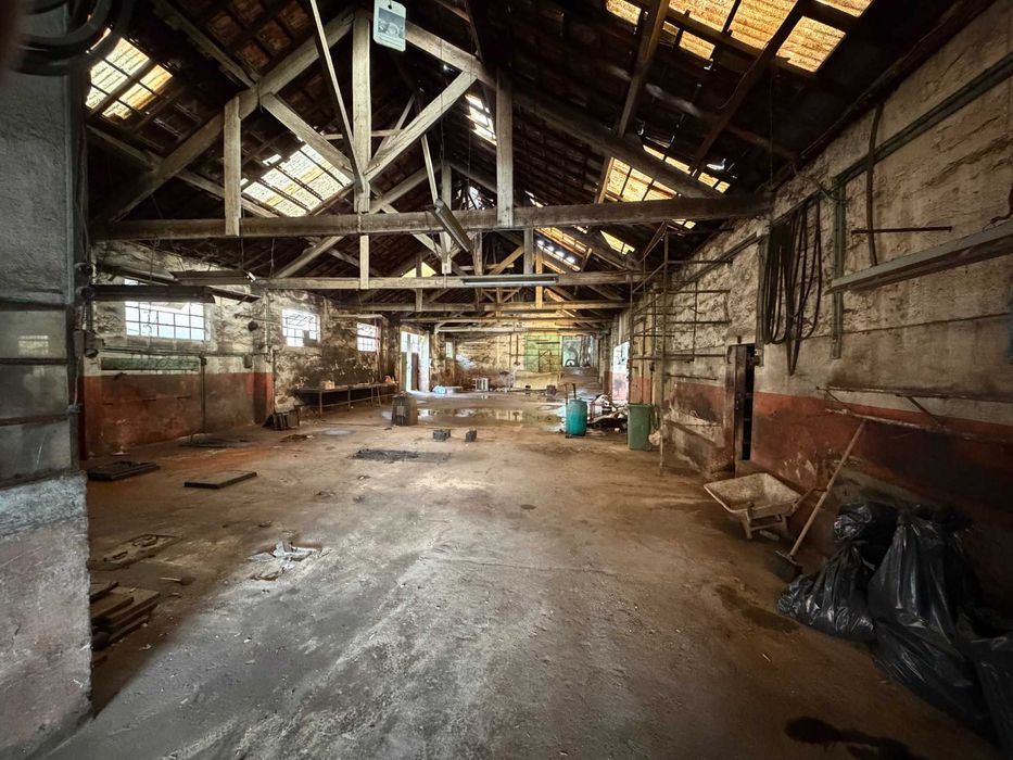 Armazém para indústria, comércio com habitação