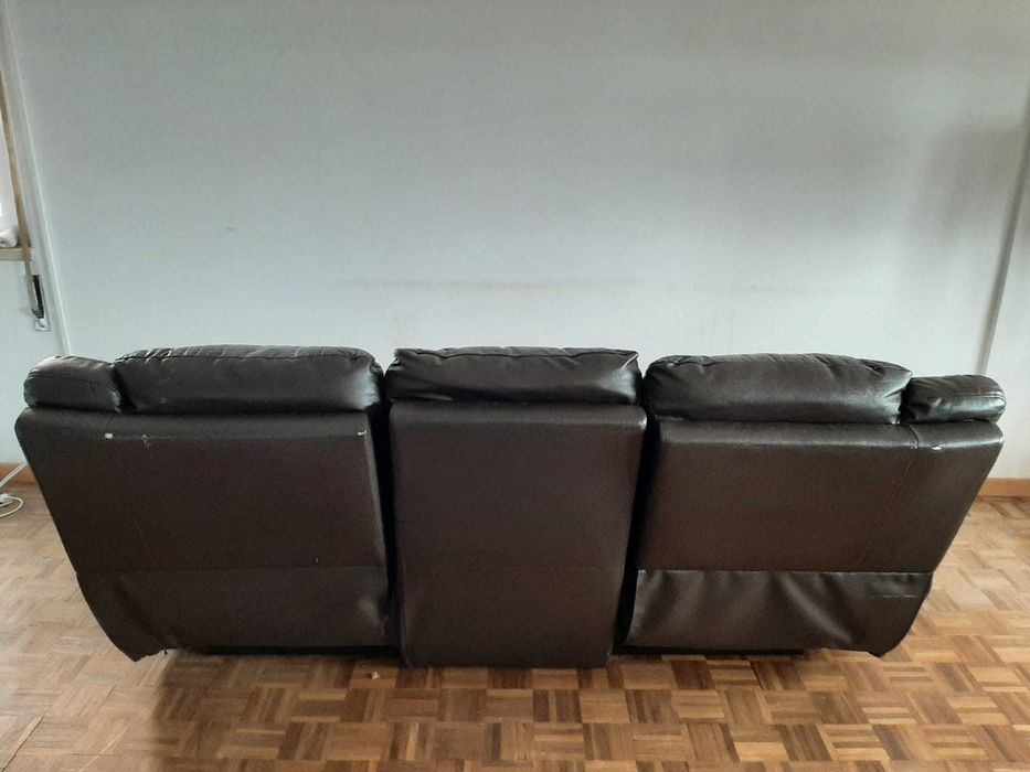 Sofá em pele castanha