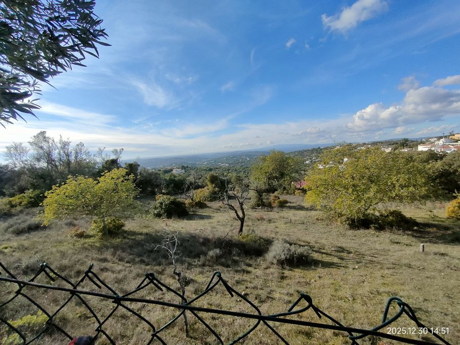 Alugo terreno com anexo