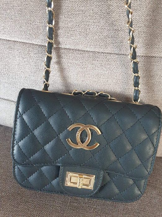 Mała torebeczka czarna listonoszka pikowana nowa