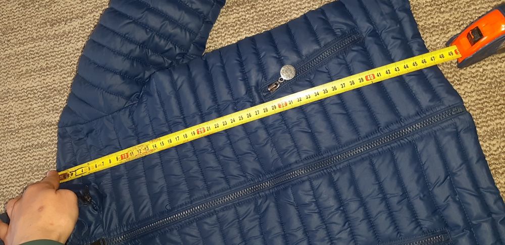 Продам курточку для хлопчика весна-осінь в дуже гарному стані на 6-7 р