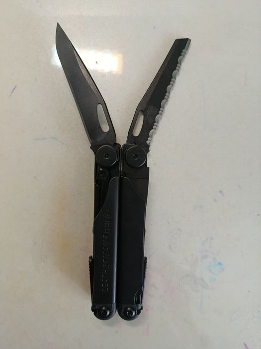 Мультитул Leatherman Surge