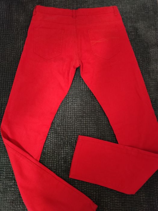 Джинсы красные женские