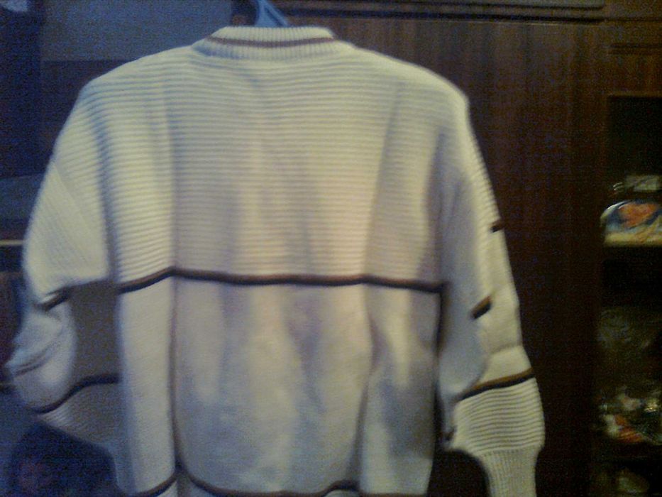 Чоловічий светр з орлом.