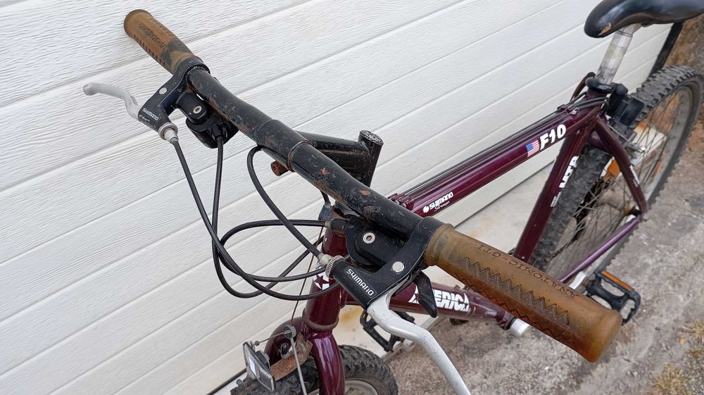 Bicicleta de Montanha 1994, em alumínio/magnésio, Shimano Altus.