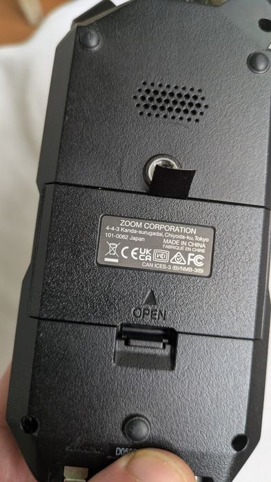 Рекордер Zoom h4 essential