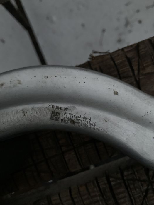 Tesla model y 2021 передний нижний левый правый рычаг банан оригинал