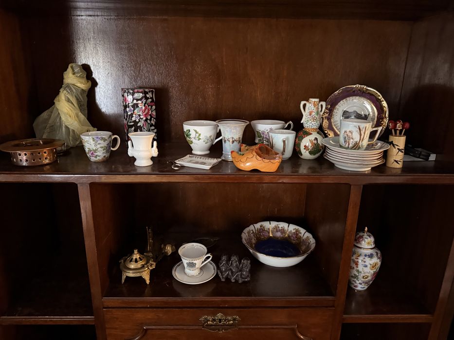 Various Decorative Items482752363999406081