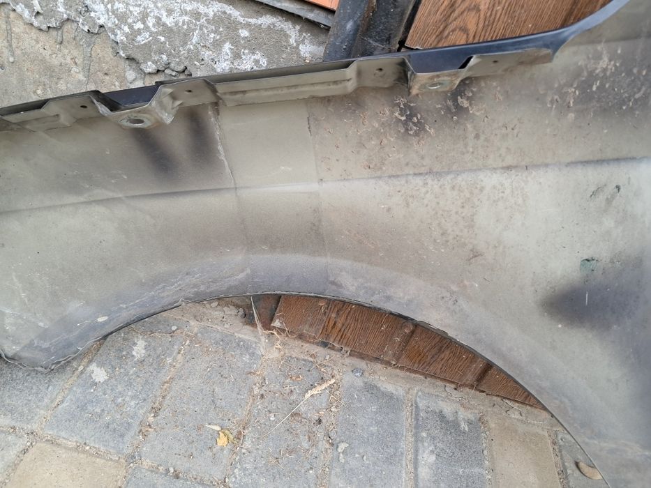 Крило LC9X праве переднє пасат б  7