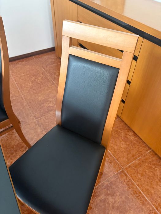 Mesa de jantar com cadeiras