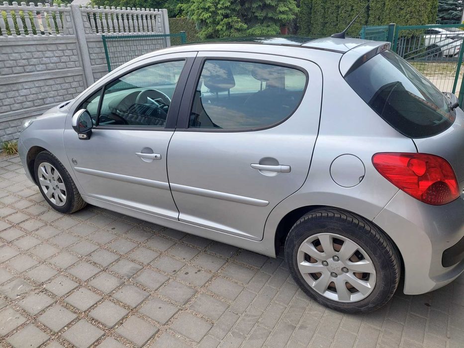 Samochód Peugeot 207 1.4 16V Sporty