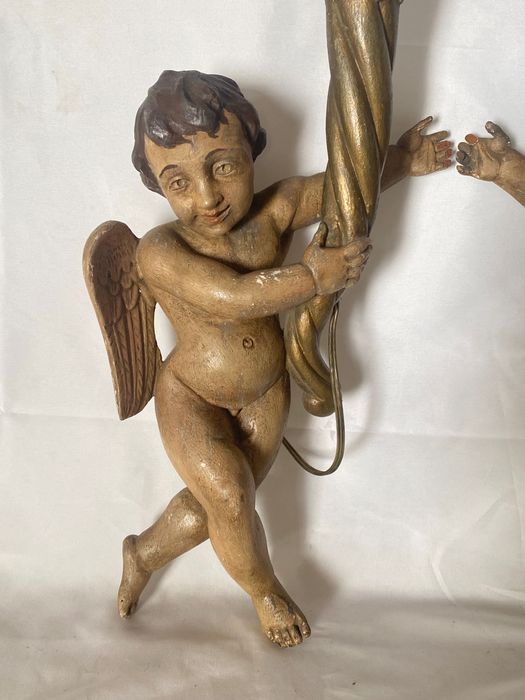 Par de anjos candeeiros em madeira