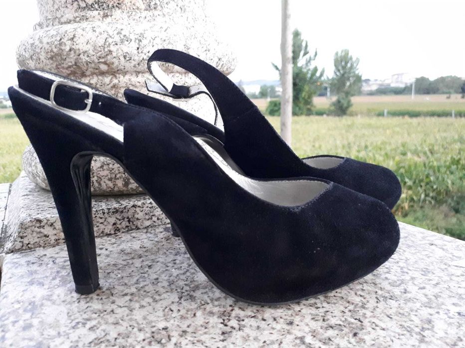 Sandálias pretas tamanho 39