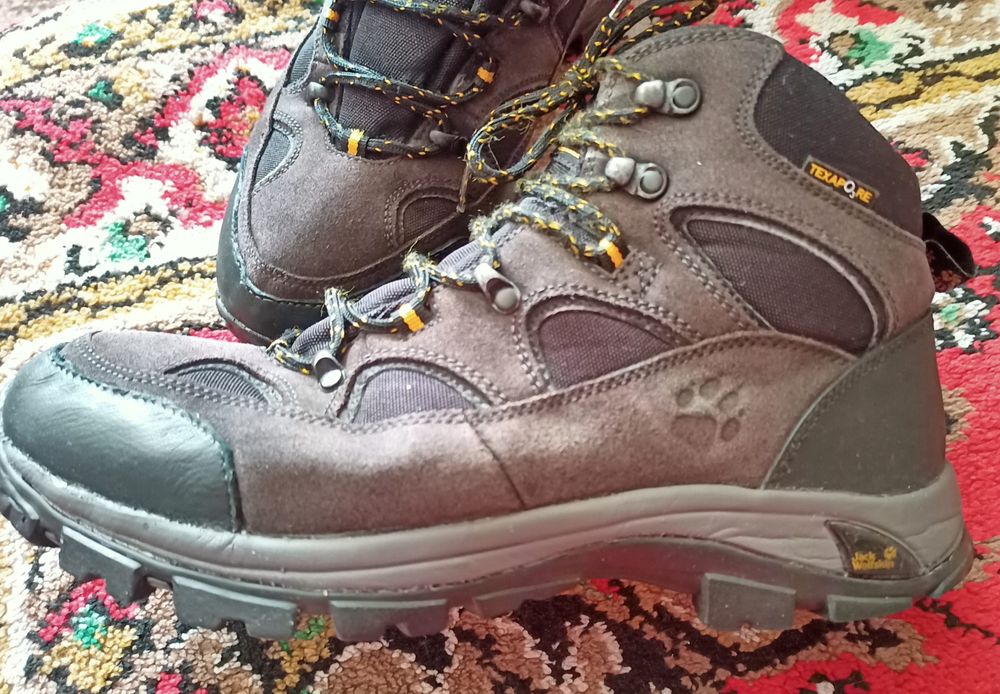 Чоловічі черевики Wolfskin.
