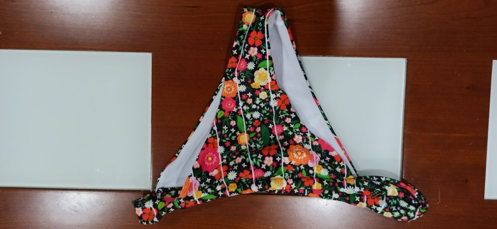 Biquíni e cueca às flores (tamanho S)
