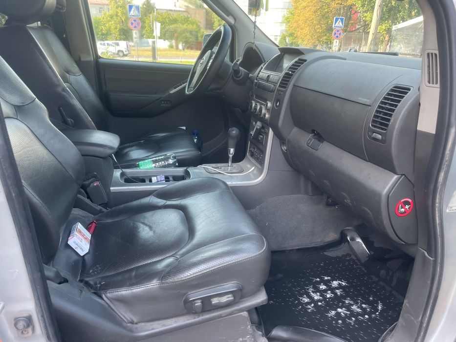 Нісан  Nissan Pathfinder