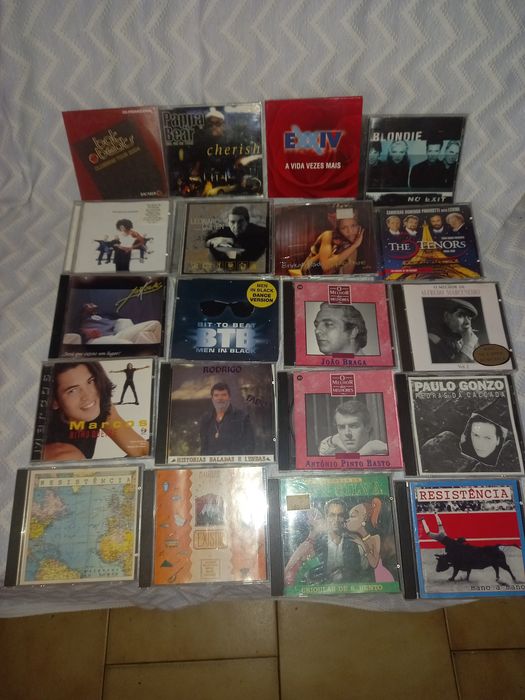 Vários cd's de vários tipos de música
