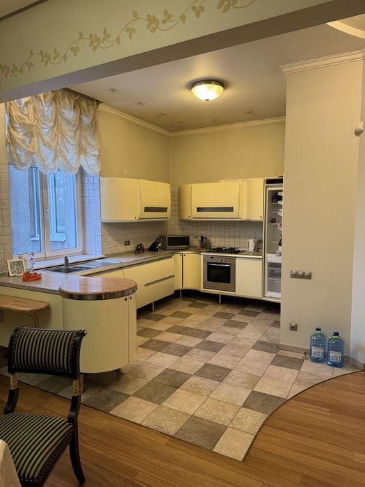 Продам 3-кім. квартиру центр вул. Сумська, 128, М Университет