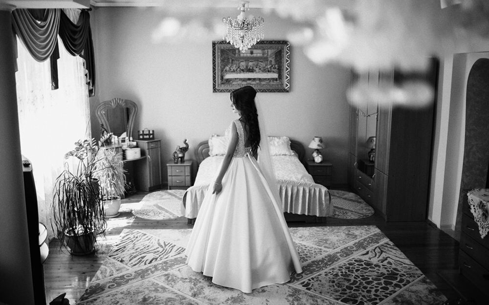 Весільне плаття .