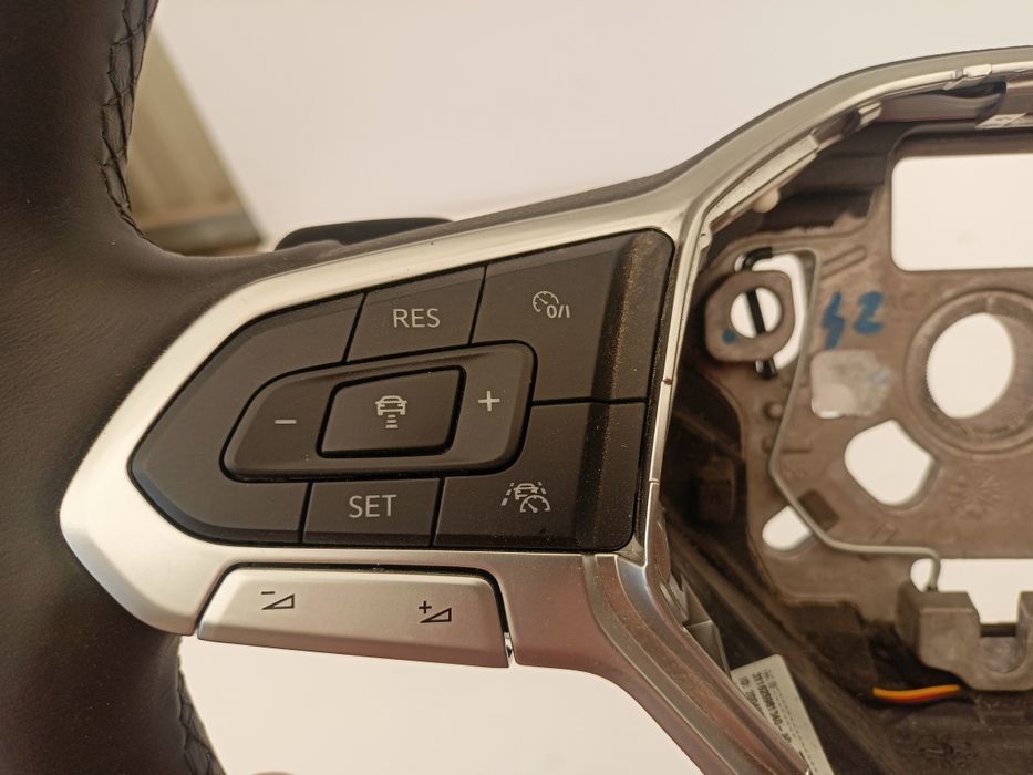VW Golf VIII 8 5H0 kierownica multifunkcyjna łopatki skóra igła