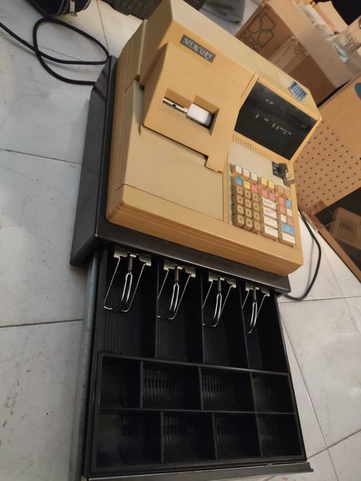Maquina registadora antiga