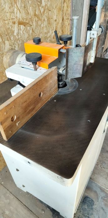 Frezarka dolnowrzecionowa