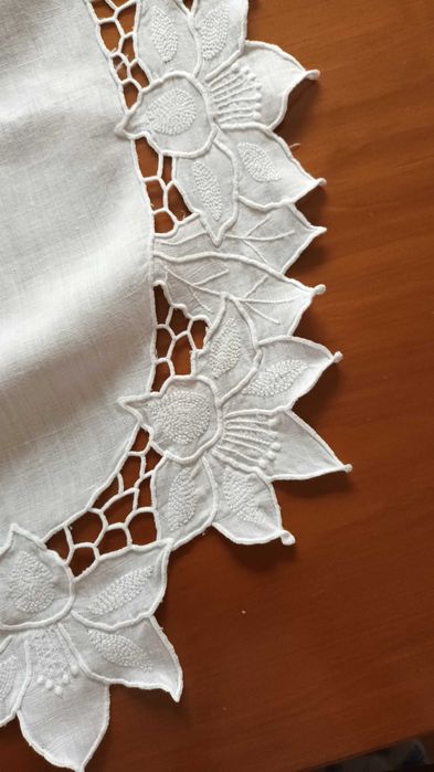 Napron em linho bordado