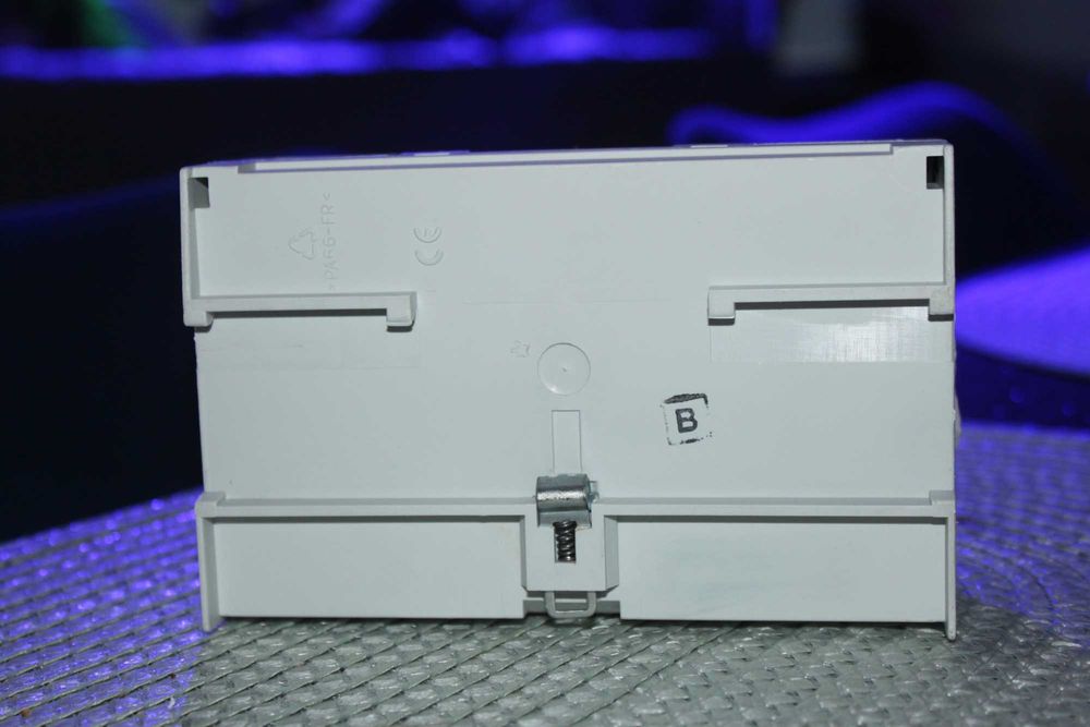 ABB SA/S 8.16.1 Aktor, Aktuator 8-tny 16 A, REG KNX