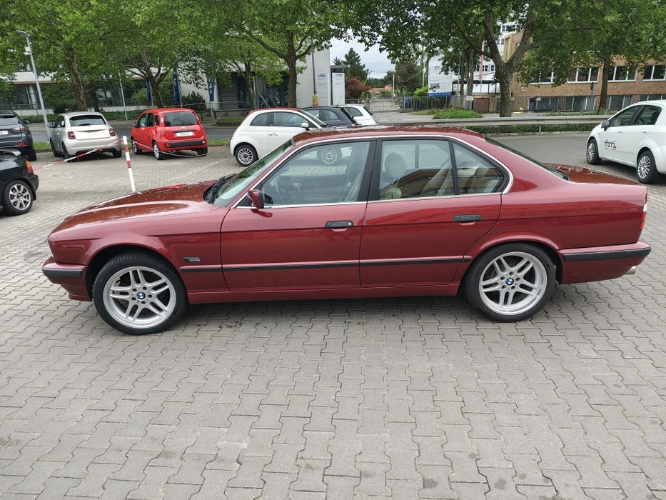 BMW E34  Posiada pełną dokumentację od wyjazdu z fabryki do dzisiaj