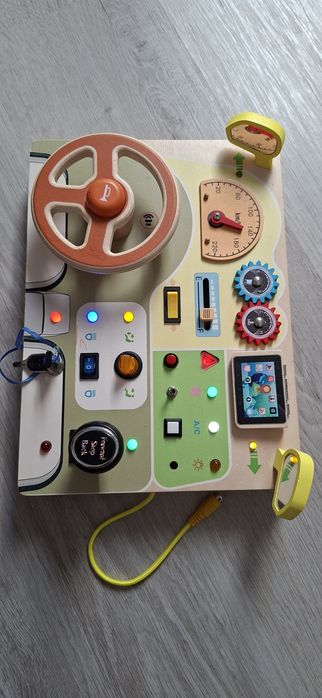 Drewniana tablica manipulacyjna sensoryczna Auto MONTESSORI