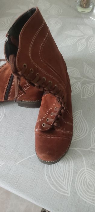 Продам жіночі ботинки замшеві