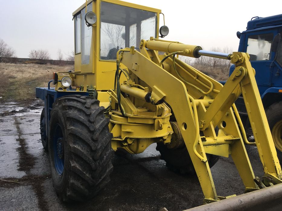 Продам фронтальний навантажувач