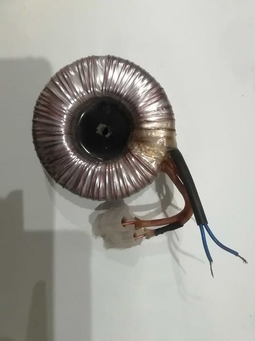 Transformator toroidalny.