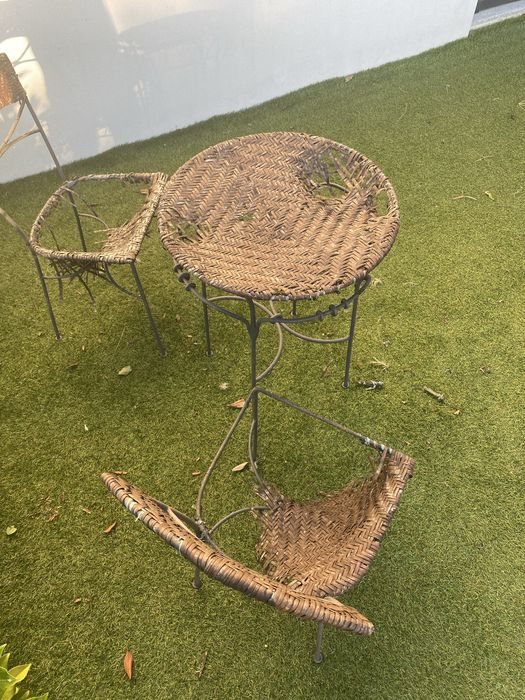 Mesa e 2 cadeiras de jardim para restauro