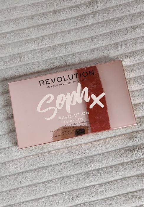 Makeup Revolution Soph X paleta 24 cieni do powiek jak nowa!