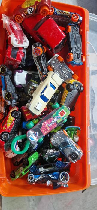 Hot wheels i roznosci