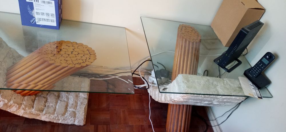 Duas mesas de apoio com pedra lindissimas