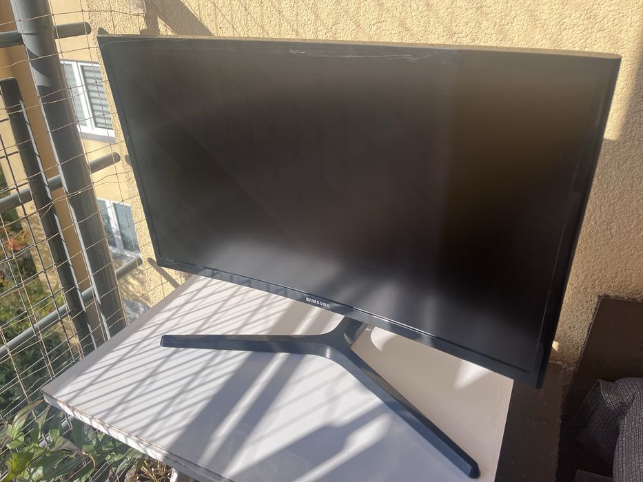Monitor Samsung C24RG50FQU – 24” Curved, 144Hz, Full HD