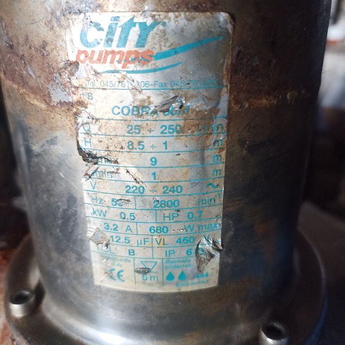 Bomba de água suja