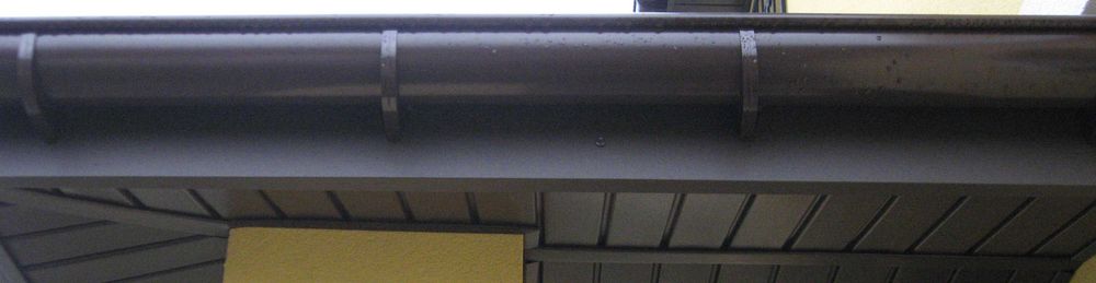 Монтаж водостоку, установка водостока, монтаж софітів, підшивка даху