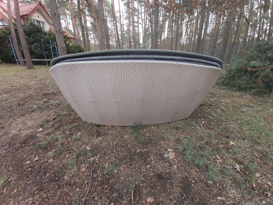 Poduszki do łóżka ogrodowego