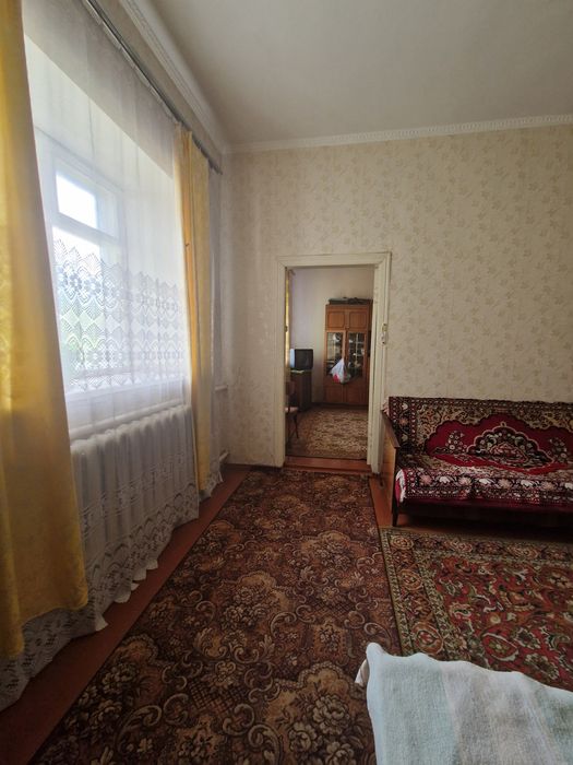 Продам 2к квартиру з окремим виходом + 7 соток землі  м.Кагарлик