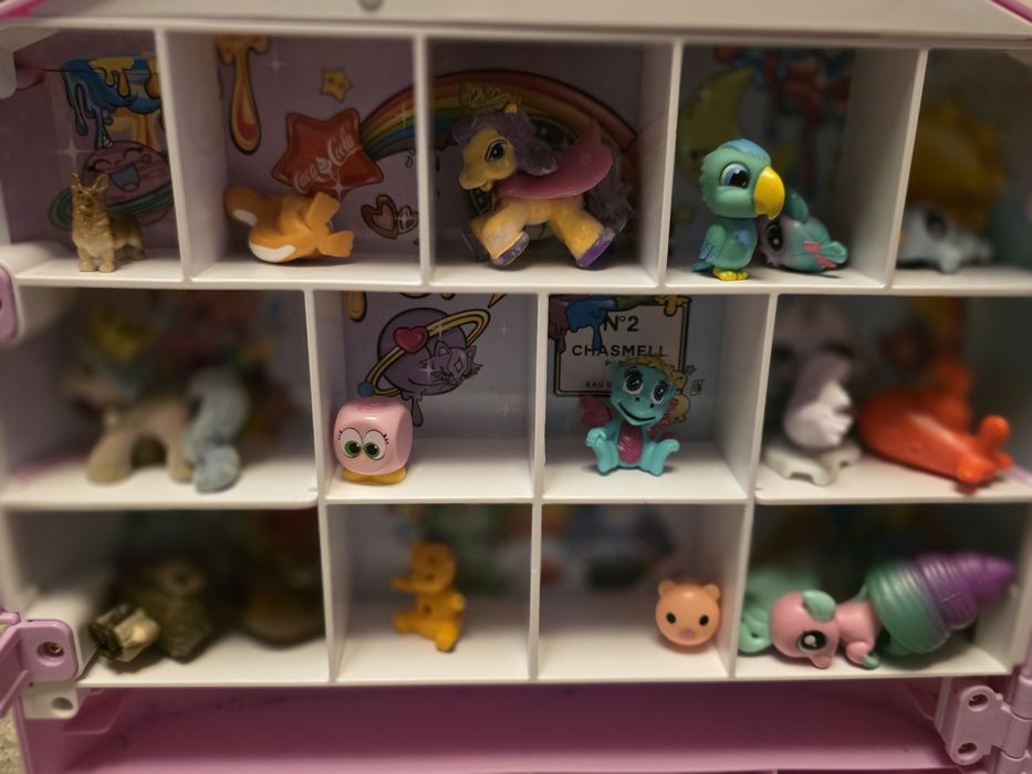 Domek dla figurek  plus figurki
