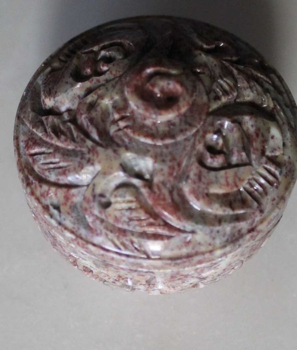 Caixa de pedra sabão vintage, esculpida à mão, com tampa