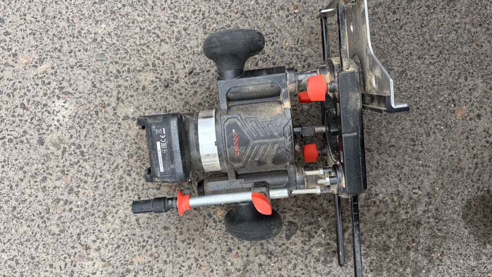 Акумуляторний фрезер dnipro m