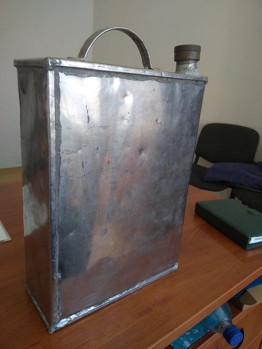 Продам канистру нержавейка пищевая на 10 литров .