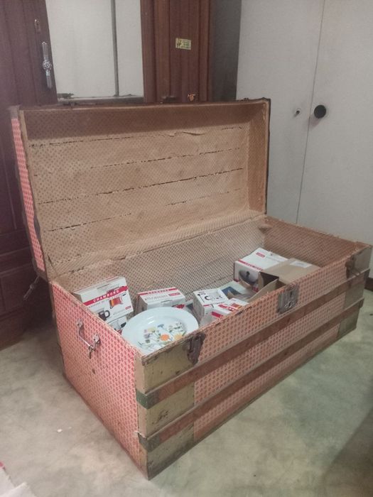 Arca antiga (Baú) com mais de 100 anos.